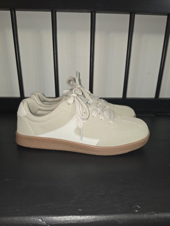 No Boundaries Shoes - No Boundaries Beige Low-Top Sneakers With Gum Sole Size 8.5